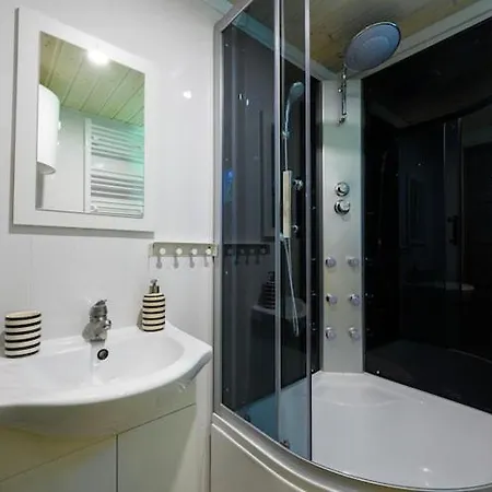 بيت للعطل No 4a With Private Jacuzzi *