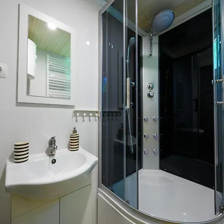 No 4a With Private Jacuzzi Дом отдыха
